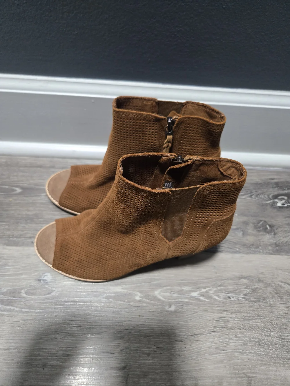 TOMS Majorca Peep Toe Block Heel Cinnamon Suede Booties W9.5 - Picture 5 of 5